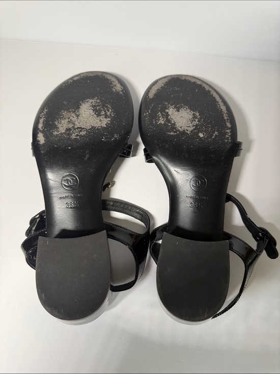 CHANEL Black Quilted Patent Leather T-Strap Sandals with Gold CC Chain main image 5